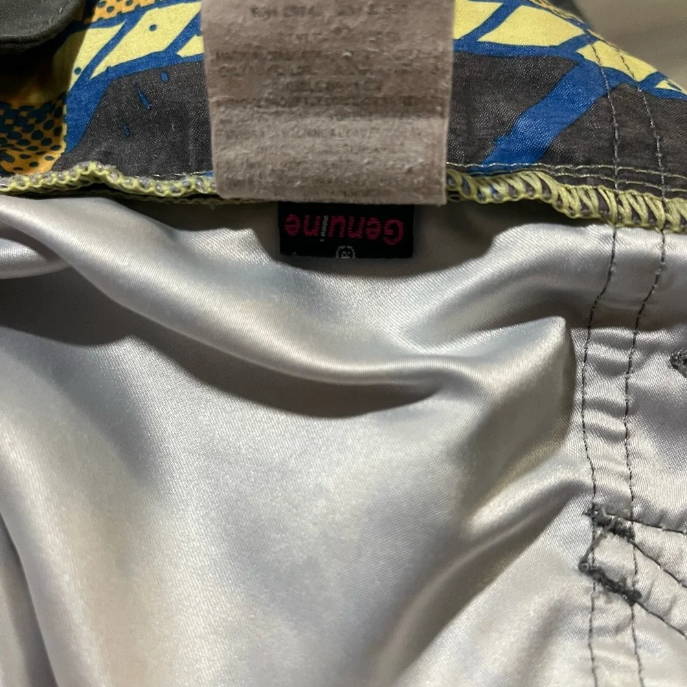 Volcom Board Shorts - Picture 6 of 6